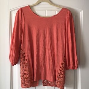 Sundance sz 8 top, 3/4 sleeve, coral crochet back